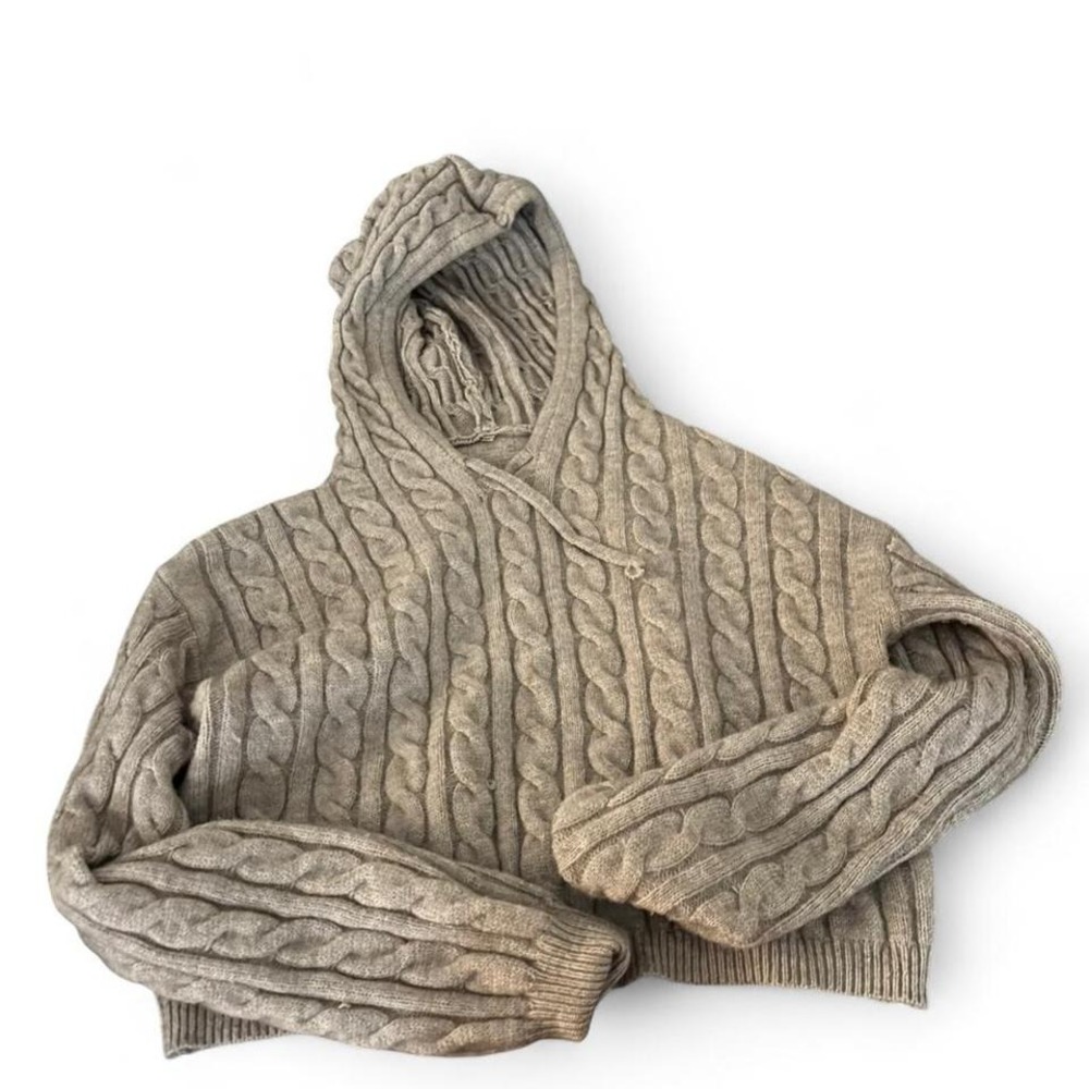 Cable knit hoodie with drawstring‎